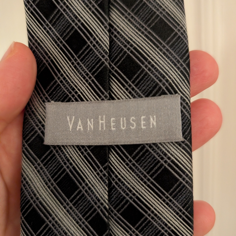 Van Heusen Black and Gray Men's Plaid Tie 100% Silk